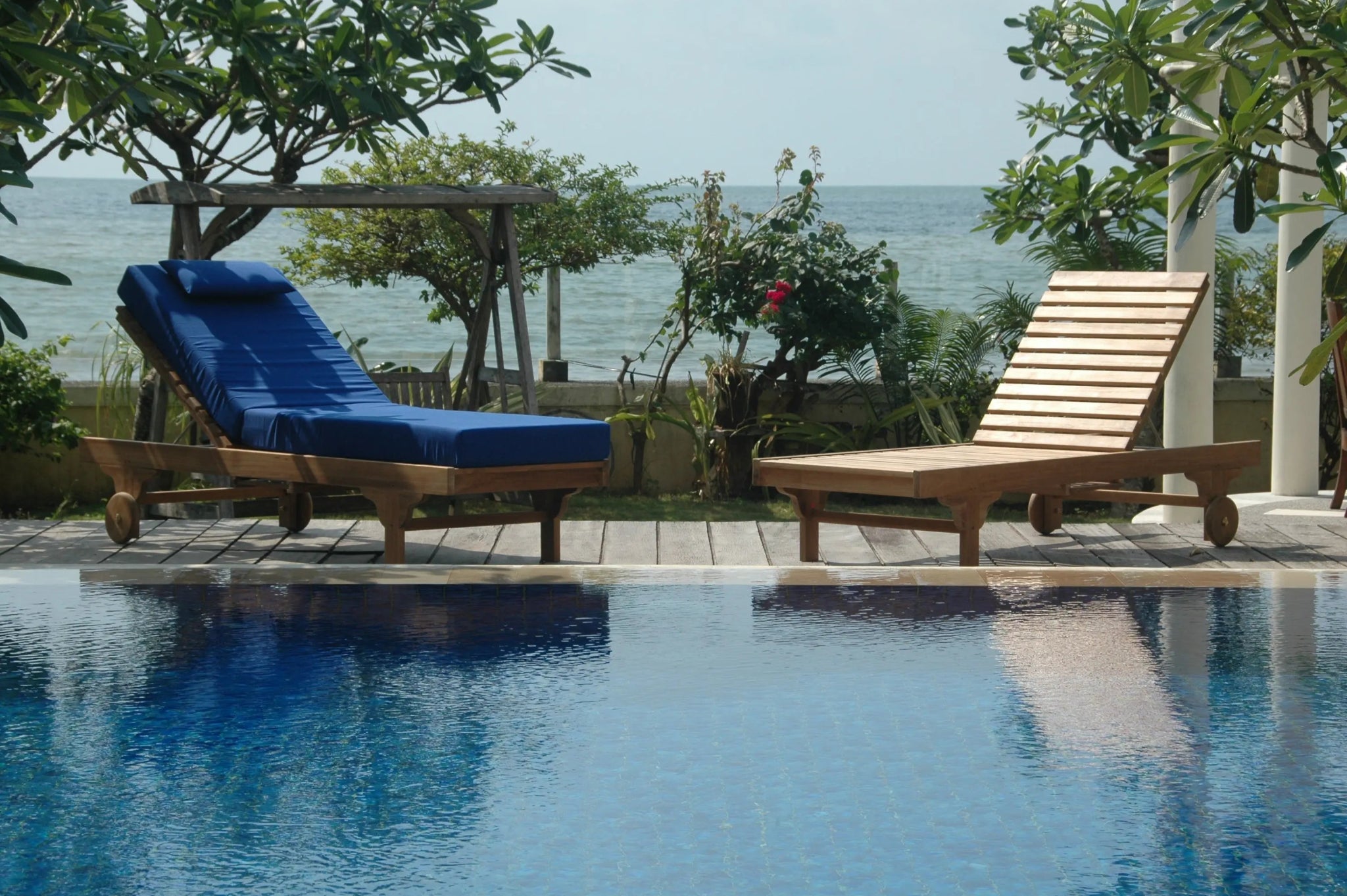 Capri New Sun Lounger – Teak Daybed (No Cushion) by Anderson Teak