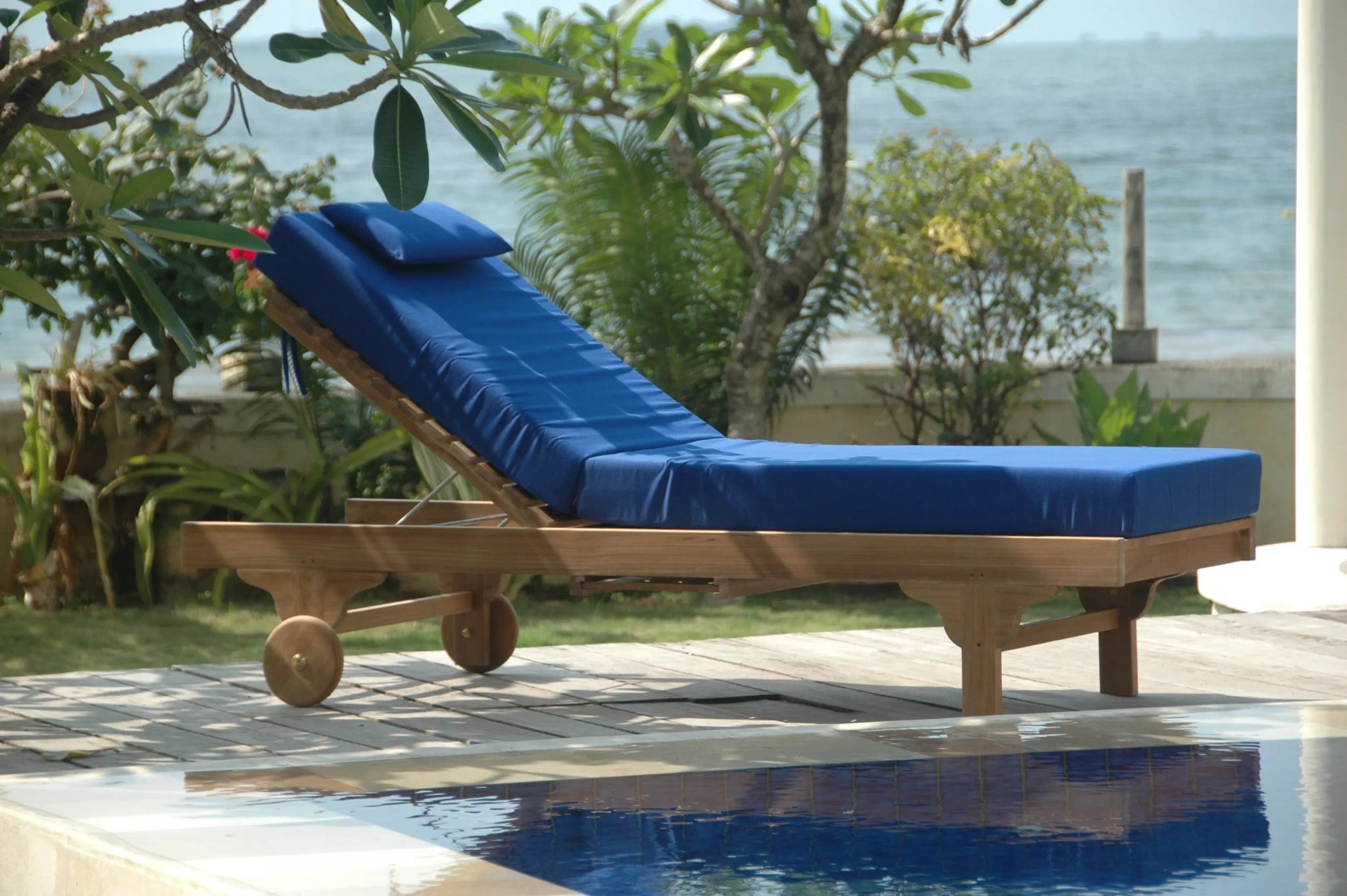 Capri New Sun Lounger – Teak Daybed (No Cushion) by Anderson Teak